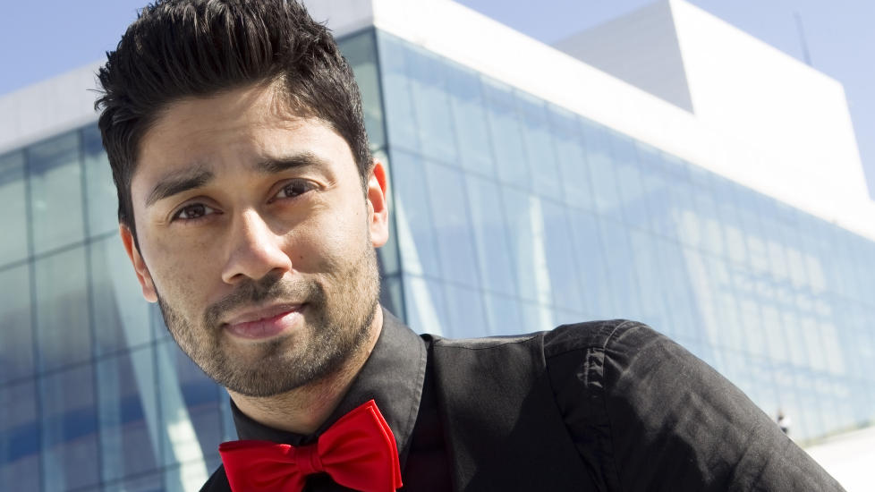 OPPR�RT. Forfatter og TV-kjendis Noman Mubashir reagerer p� Aften-forsida. Foto: Berit Roald / Scanpix