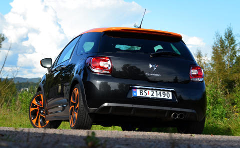 RASK I SVINGENE: DS3 Racing er bloddopet, og har ytelser og temperament deretter. Foto: ANDREAS HANDELAND