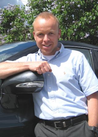  LOKALMILJ�ET VIKTIGST: Med sin hybridteknologi setter Lexus fokus p� lokale NOx-utslipp. Salgs- og markedssjef Jan Christian Holm er positiv til regjeringens innr�mmelser om for d�rlig kunnskap p� omr�det. Foto: LEXUS
