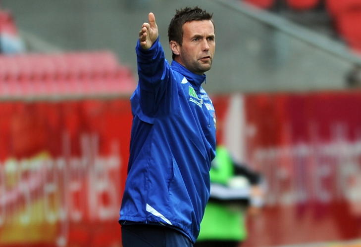 TAR AFF�RE: Str�msgodset-trener Ronny Deila benket Muhamed Keita da han kom for seint p� treninger foran m�tet med Viking for tre uker siden. N� setter han ogs� ut Adam Larsen Kwarasey av samme grunn.Foto: Marit Hommedal / Scanpix .
