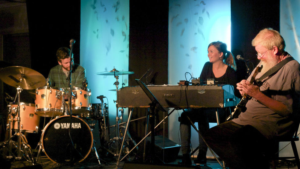 T�FF TRIO:  Jon Audun Baar (t.v.), Marte Eberson og Jon Eberson med sterk konsert p� Ungjazzfestivalen  i �lesund fredag kveld. FOTO: TERJE MOSNES