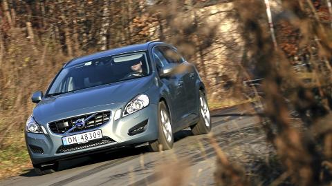 BEST I KLASSEN: Volvo V60 med stor dieselmotor og firehjulsdrift stakk av med seieren for firehjulsdrevne biler under 1800 kilo. Foto: Egil Nordlien HM Foto