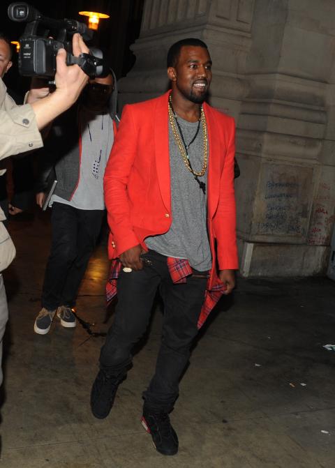 - SKAFF DEG EN SKREDDER: Selv om Kanye West var forn�yd med sin f�rste kvinnekolleksjon, var det f� av moteekspertene som f�lte det samme. Foto: Stella Pictures