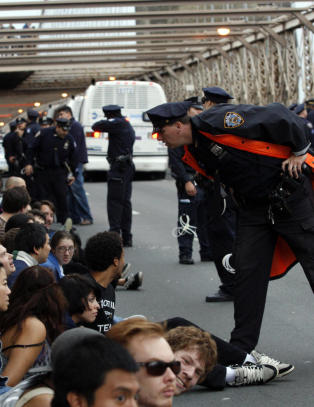 Flere hundre demonstranter pågrepet i New York