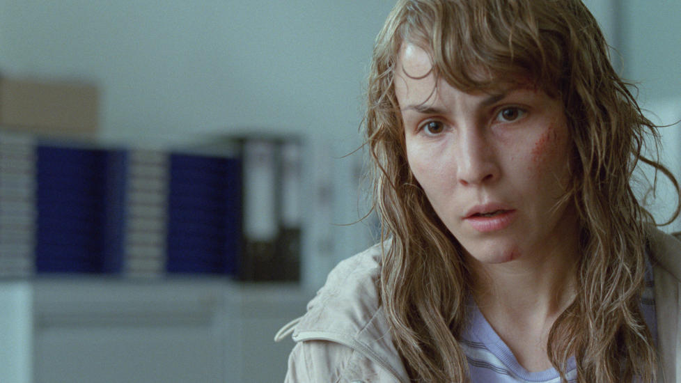 SPILLER MED KROPPEN: Noomi Rapace gir voldsofferet Anna et hardt og fryktsomt kroppsspr�k i �Babycall�.