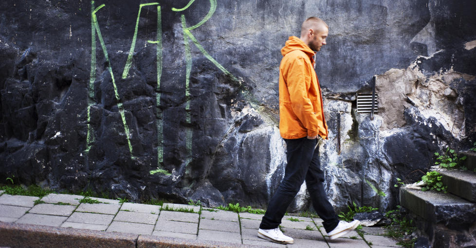 GJENKJENNELSE: Kellerman kommer ikke til � tegne omslaget p� romanen selv: - Noen kommer til � kj�pe den fordi de tror det er Rocky i romanform. Hvis den kommer ut, da. Og da er det bra om den skiller seg litt fra serien. Foto: Anna-Lena Mattsson