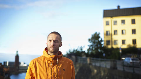 ONLINE NOTATBOK: Martin Kellerman har begynt � f�re notatene sine rett p� Twitter i stedet for i mobilens notatark. Foto: Anna-Lena Mattsson