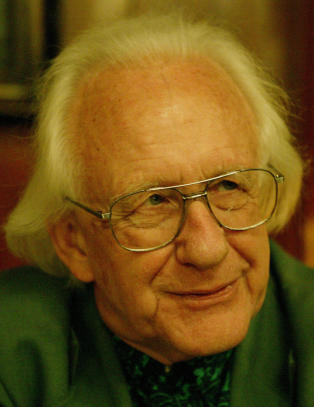 Galtung leker med ilden