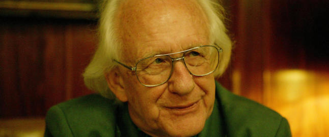 Galtung leker med ilden