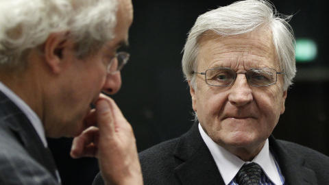 HEKTISK: Leder for den europeiske sentralbanken, Jean-Claude Trichet (t.h.) og BusinessEurope-direkt�r general Philippe De Buck har d�rlig tid. Foto: REUTERS/Francois Lenoir/Scanpix