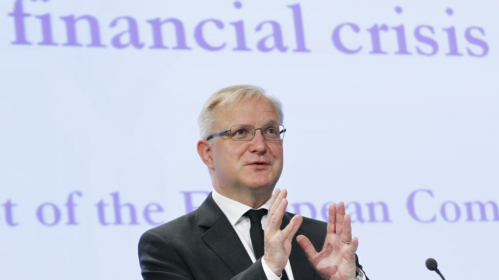 LOVER TILTAK: EUs �konomikommiss�r Olli Rehn sier det er stadig st�rre enighet om tiltak mot gjeldskrisa. Foto: REUTERS/Thierry Roge/Scanpix