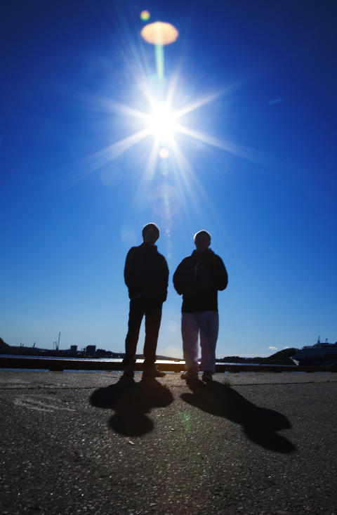 ET BEDRE LIV: Denne gangen har de bestemt seg. Funnet avgang og greier. Neste s�ndag g�r toget. Foto: Lars Myhren Holand