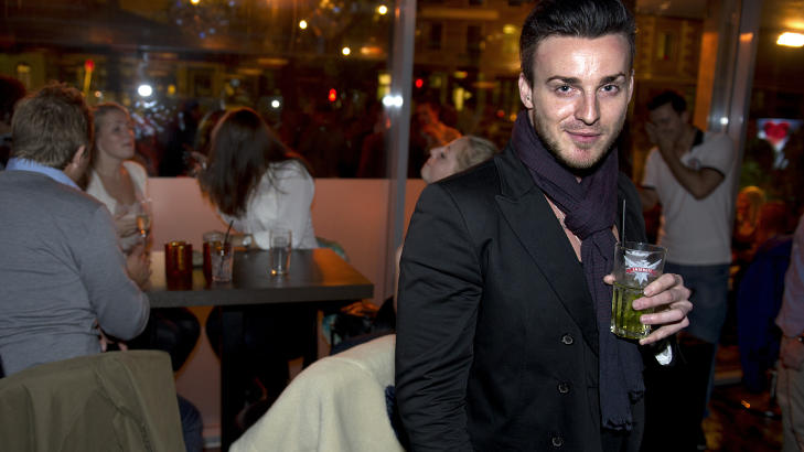 INGEN BETENKELIGHETER: Niklas Vindel ser ikke noe galt ved � jakte p� realitydeltakere som er p�virket av alkohol p� byen. Foto: �istein Norum Monsen / DAGBLADET