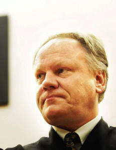 Viggo Kristiansens forsvarer i strupen  p� rettsmedisinere