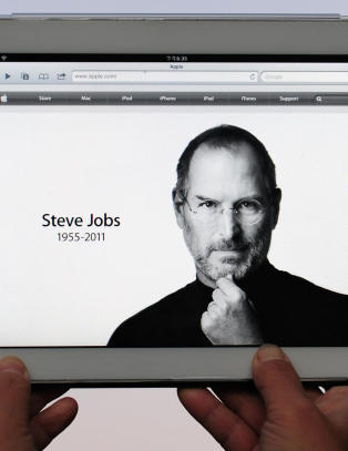 Steve Jobs bisettes fredag