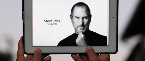Steve Jobs bisettes fredag