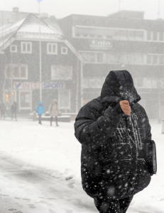 Nord-Norge: Snø Sør-Norge: Sol