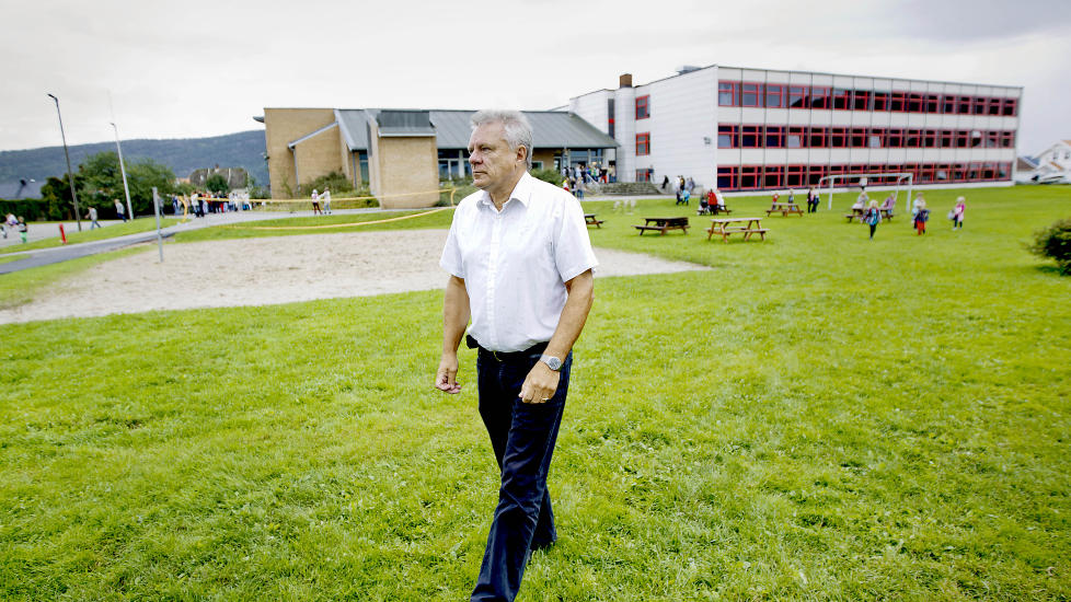 BEKYMRET: Svein V. Torgersen, r�dmann i Svelvik kommune, ser m�rkt p� framtida etter at regjeringa la fram statsbudsjettet i g�rFoto: Bj�rn Langsem / Dagbladet.