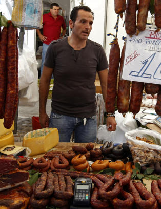 - Vi spiser ikke lenger for å bli mett eller for å nyte smaken av maten