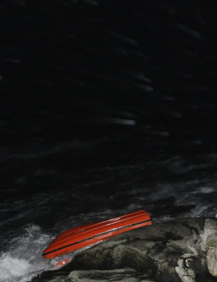 Kaptein savnet etter at lastebåt kantret nord for Haugesund