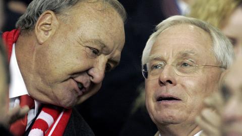 TVILHOLDT P� MAKTEN: Tom Hicks og George Gillett var forhatt blant fansen, og begynte etter hvert ogs� � krige mot hverandre. Foto: (AP Photo/Dave Thompson)