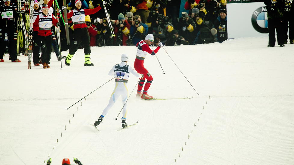 PARKERTE HELLNER: Petter Northug var s� overlegen p� innspurten av VM-stafetten at kan kunne ploge over m�lstreken foran Marcus Hellner. Sp�rsm�let er om Northug ogs� er i egen klasse n�r verdenseliten skal duellere p� 100 meter langrennssprint.  Foto: Bj�rn Langsem / Dagbladet.