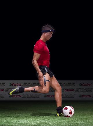 BRUKTE EN DAG I LABORATORIET: Cristiano Ronaldo ville gjerne finne ut hvordan kroppen hans egentlig fungerer. Foto: Castrol Edge/AP