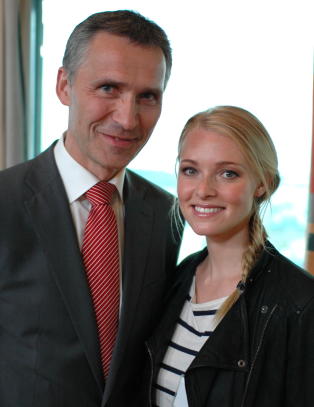- Stoltenberg ser ut som James Bond