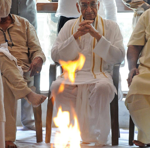 LEDER VHP: Ombir Upadhyay har m�tt VHPs leder Ashtok Singhal flere ganger, og for 15 �r siden kom Singhal p� bes�k til den norske grenen av bevegelsen. Foto: AFP/SCANPIX