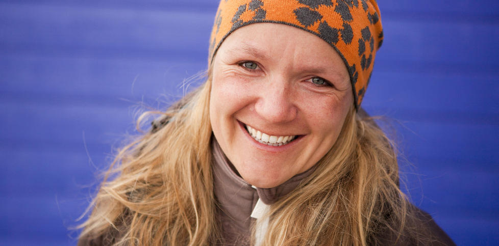 BOR P� SVALBARD: Journalist og forfatter Sigri Sandberg Mel�y bor i Longyearbyen p� Svalbard. Med �Klimaboka� guider hun ungdom inn i en komplisert materie. Foto: Birger Amundsen/Samlaget