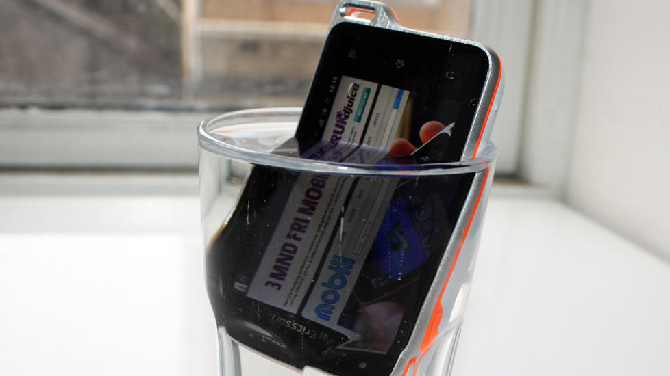 T�LER VANN: Denne mobilen t�ler en fuktig st�yt. Foto: Marius Valle