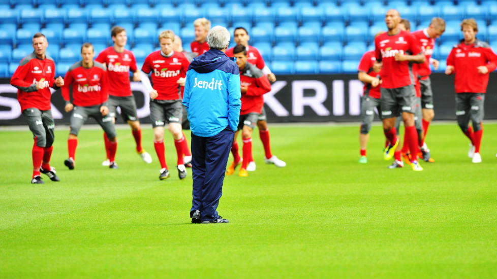 SOM OM DET BETYR NOE: Kampen mot Kypros er ikke avgj�rende for noen verdens ting, men Drillo velger likevel � stenge treninga for utenforst�ende. Foto: Foto:Erik Berglund