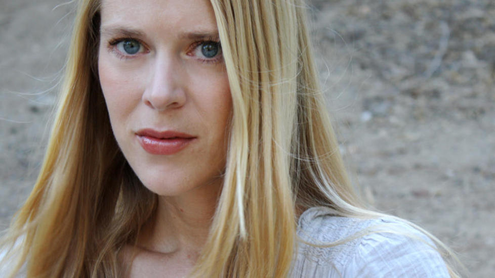PORTRETTER I SVART PAPP: Hilde Susan J�gtnes er i septemberfinalen i Diktkammeret, n�yaktig et �r etter at hun ble utpekt til m�nedens poet. Foto: Privat
