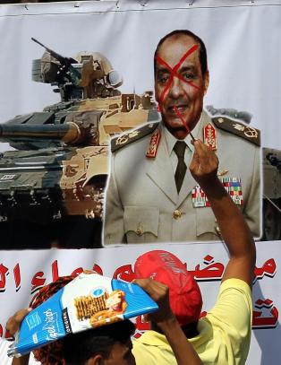 Egypts milit�rstyre varsler voldsom motoffensiv