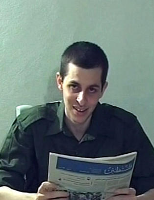 Bytter 1027 palestinske fanger mot Gilad Shalit