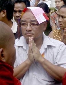 Burma l�slot omstridt komiker