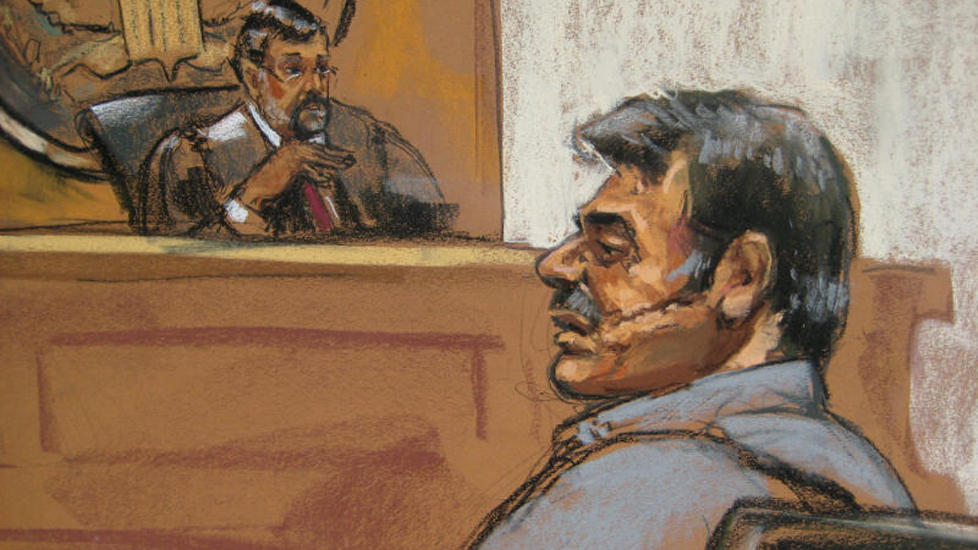 FENGSLET: Rettstegning av Manssor Arbabsiar, som er fengslet, siktet for terrorplaner p� amerikansk jord. Han skal v�re hovedmannen i en plan om � drepe Saudi-Arabias ambassad�r. Tegning: Reuters/Jane Rosenberg/Scanpix
