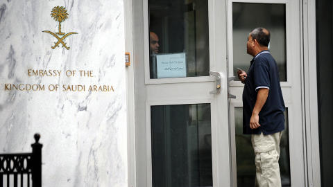 SKULLE ANGRIPES: Saudi-Arabias ambassad�r skal ha v�rt m�let for den p�st�tte terroraksjonen. Foto: AFP/Jewel Samad/Scanpix