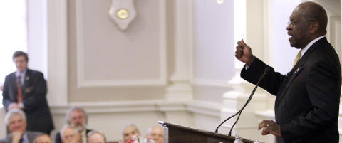 Romney og Cain kniver om presidentracet