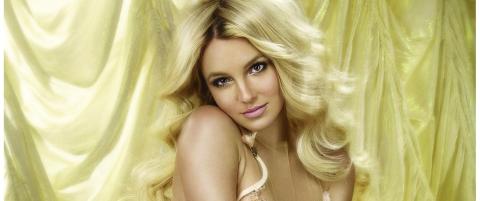 Britney Spears rundet ti millioner tilhengere p� Twitter