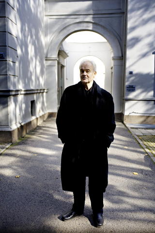 BREVSKRIVER: Ketil Bj�rnstad har skrevet bok om Bendik Riis i form av et brev til Riis. Foto: Lars Eivind Bones