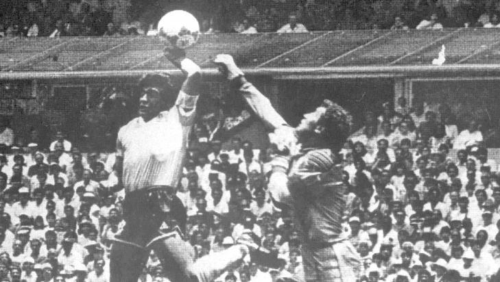 LEGENDE: Peter Shilton var keeperen som ikke klarte � stoppe �Guds h�nd� (Maradonas h�nd) i VM-kvartfinalen i 1986. Foto: NTB Pluss arkiv