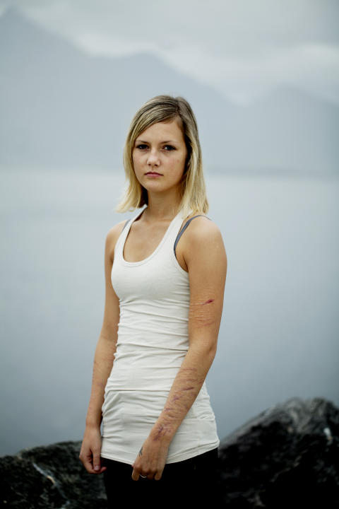 P� RETT VEI: I dag har Anne et stort st�tteapparat rundt seg. I tillegg til venner og familie har hun en psykolog og en sosialarbeider som hun er veldig glad i. - Dersom jeg skulle bli helt frisk en gang, tror jeg likevel jeg ville fortsette � skrive, sier hun. Alle foto: Siv Johanne Seglem