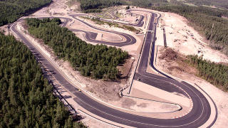 SPEKTAKUL�RT: Racerbanen p� Rudskogen Motorsenter byr p� 3,3 kilometer med utfordringer.