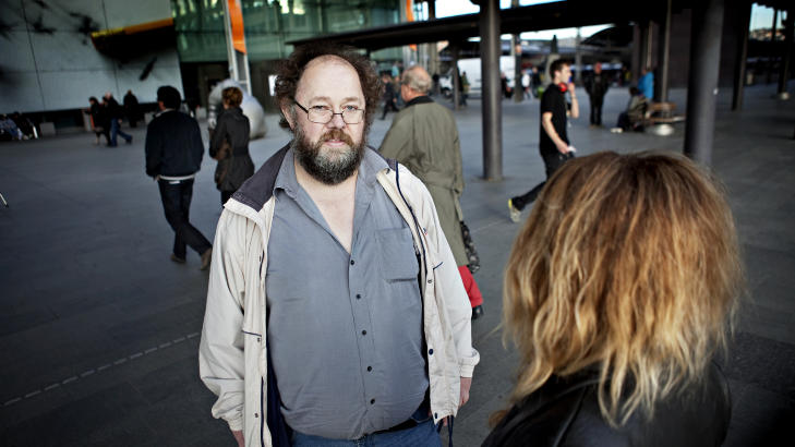 KREVER PENGER: Fagforbundet, ved J�ran Frisvold, fremmer n� krav om etterbetaling for to Uloba-assistenter. Dagbladet har snakket med �n av de to assistentene som n� krever etterbetalt for overtid. Hun har nylig sagt opp jobben sin som assistent p� grunn av forholdene i bedriften. Foto: NINA HANSEN/DAGBLADET