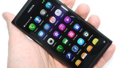 MEEGO: N9 er f�rst ut med Linux-plattformen MeeGo.  Foto: Marius Valle/Mobili.no