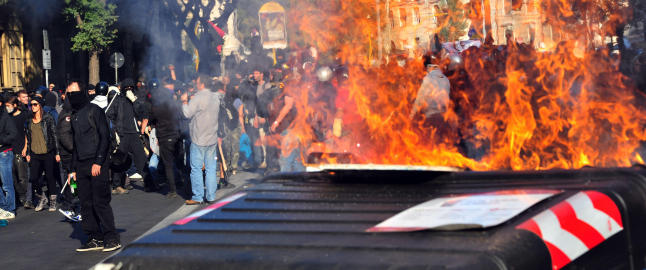 Her g�r Wall Street-demonstrantene til angrep p� politiet