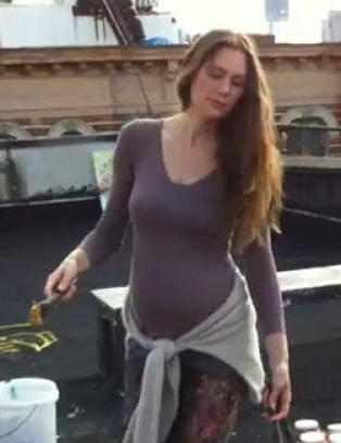 Kunstner Marianne Aulie skal bli mamma