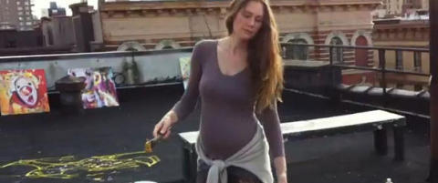 Kunstner Marianne Aulie skal bli mamma