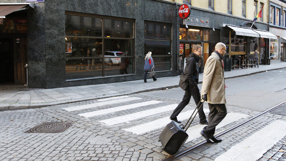 VAR P� BYEN: 21-�ringen forst�r if�lge sin advokat at han knyttes til drapet, men nekter straffskyld. Brown var p� puben Per p� Hj�rnet f�r han ble drept. Foto: Gorm Kallestad / Scanpix